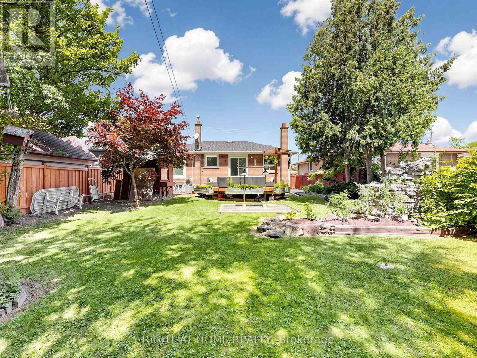 305 PLEASANT AVENUE - 44