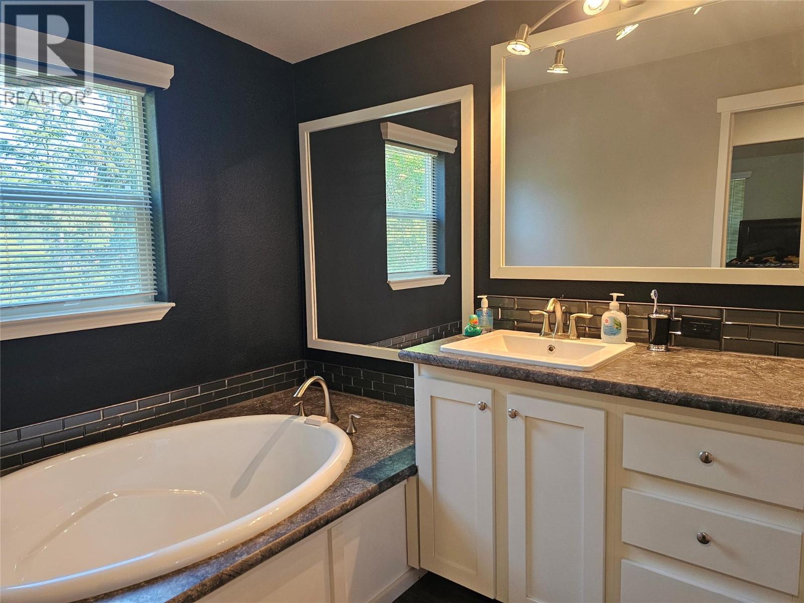 2385 Eva Road - 35