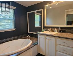 2385 Eva Road, Lee Creek, BC V0E1M4 Photo 35