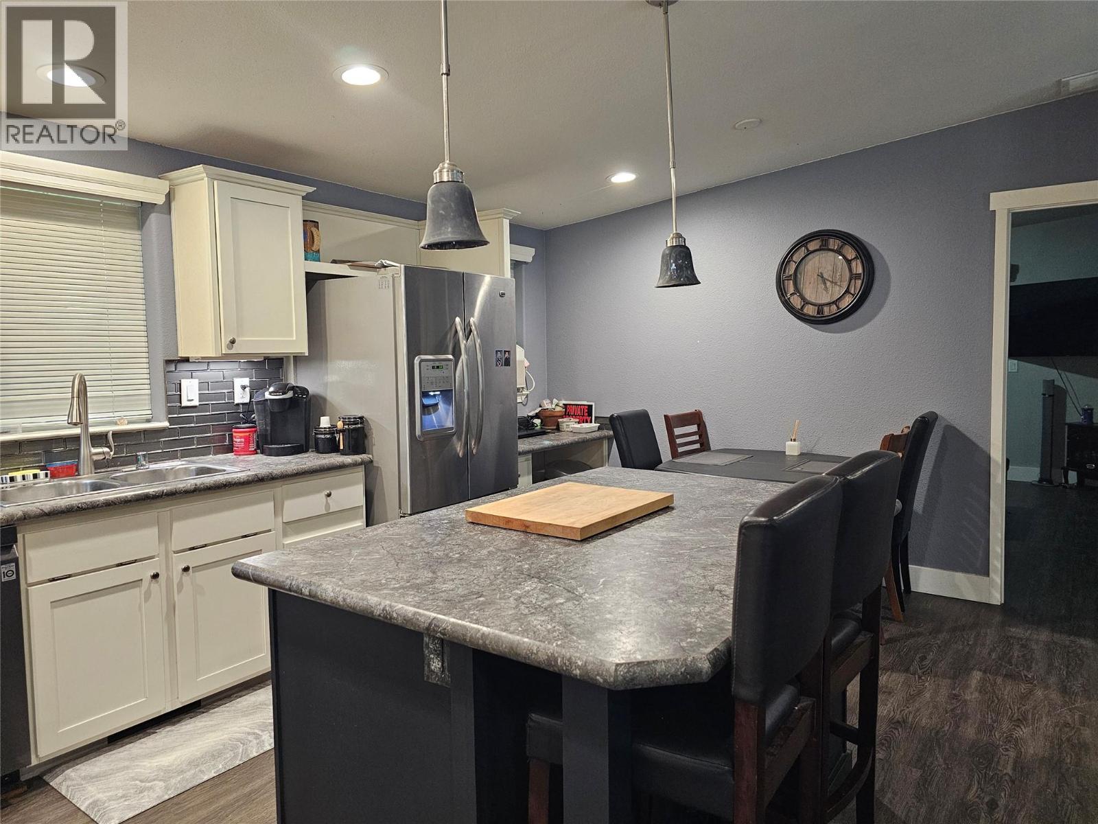 2385 Eva Road - 21