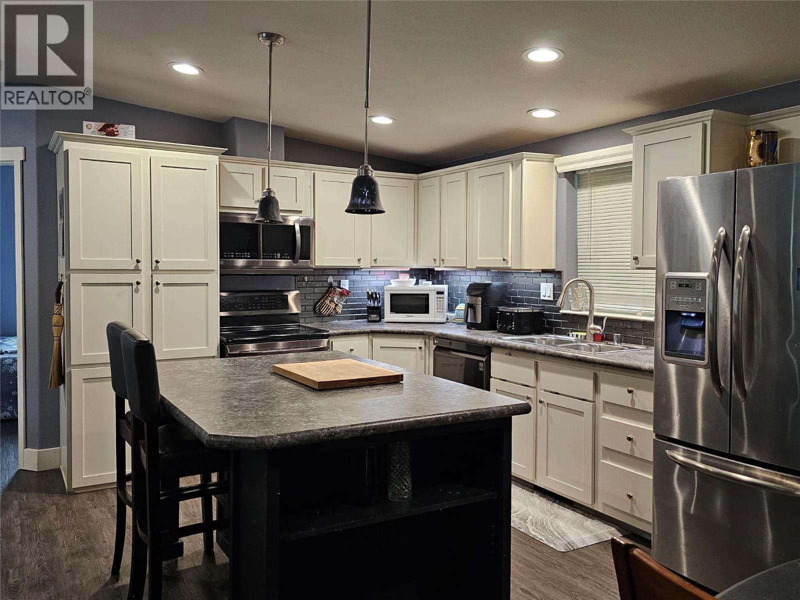 2385 Eva Road - 23
