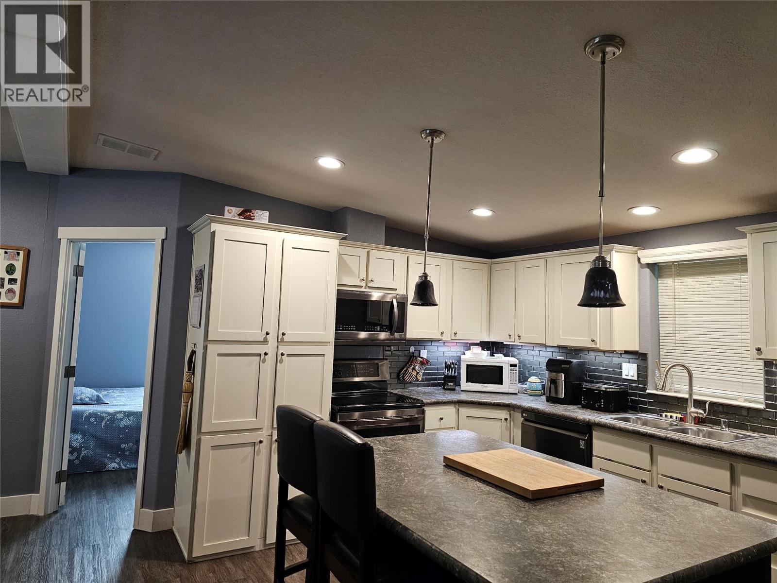 2385 Eva Road - 18