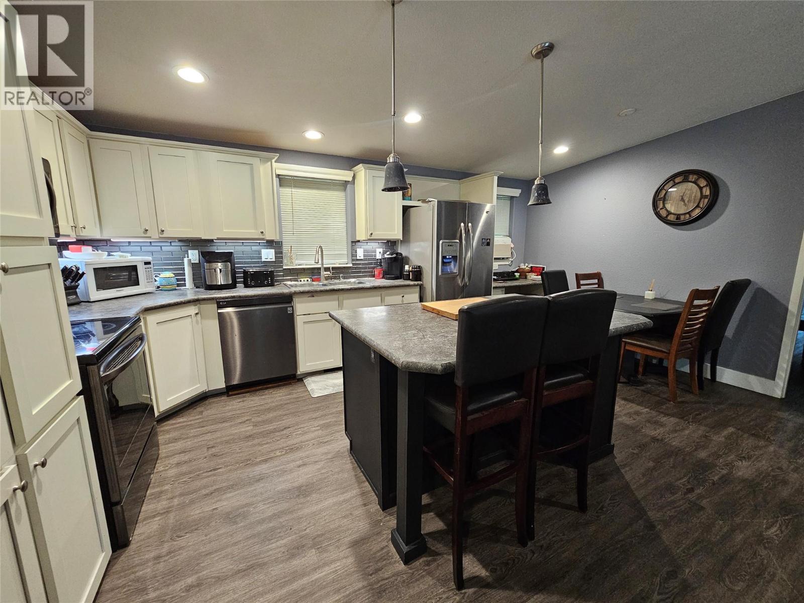 2385 Eva Road - 26