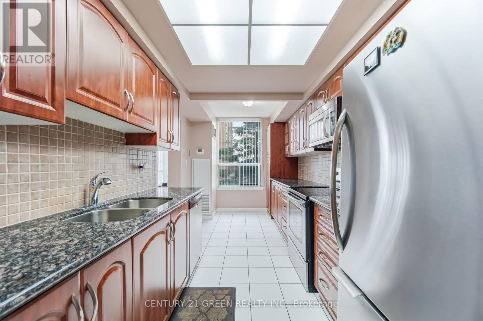 #203 135 HILLCREST AVENUE - 21