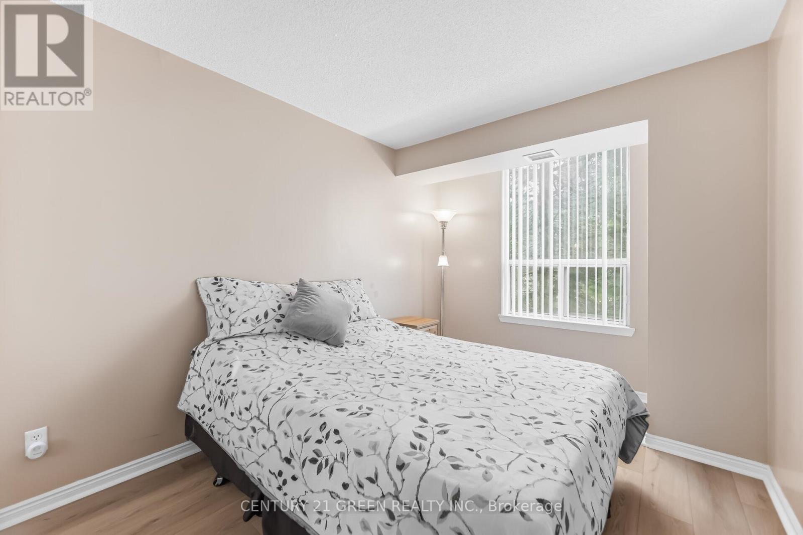 #203 135 HILLCREST AVENUE - 29