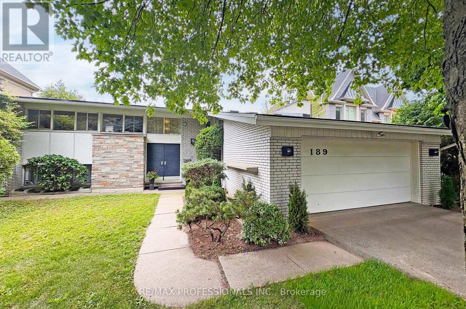 189 EDENBRIDGE DRIVE - 1