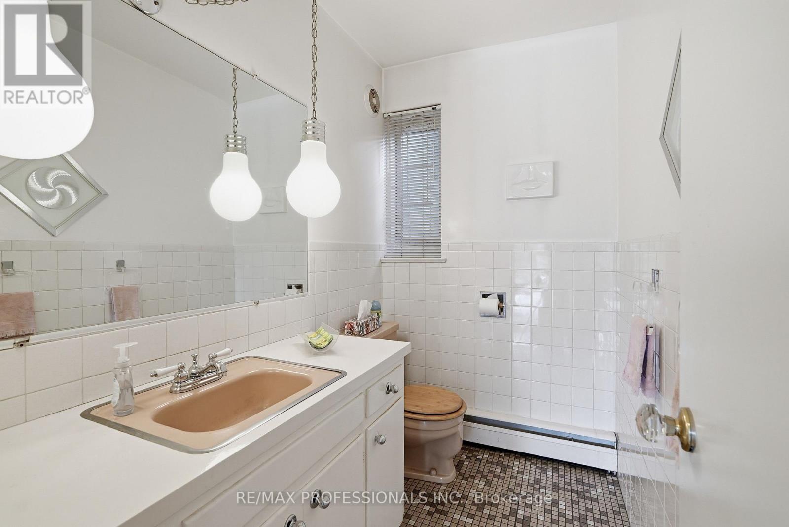 189 EDENBRIDGE DRIVE - 17