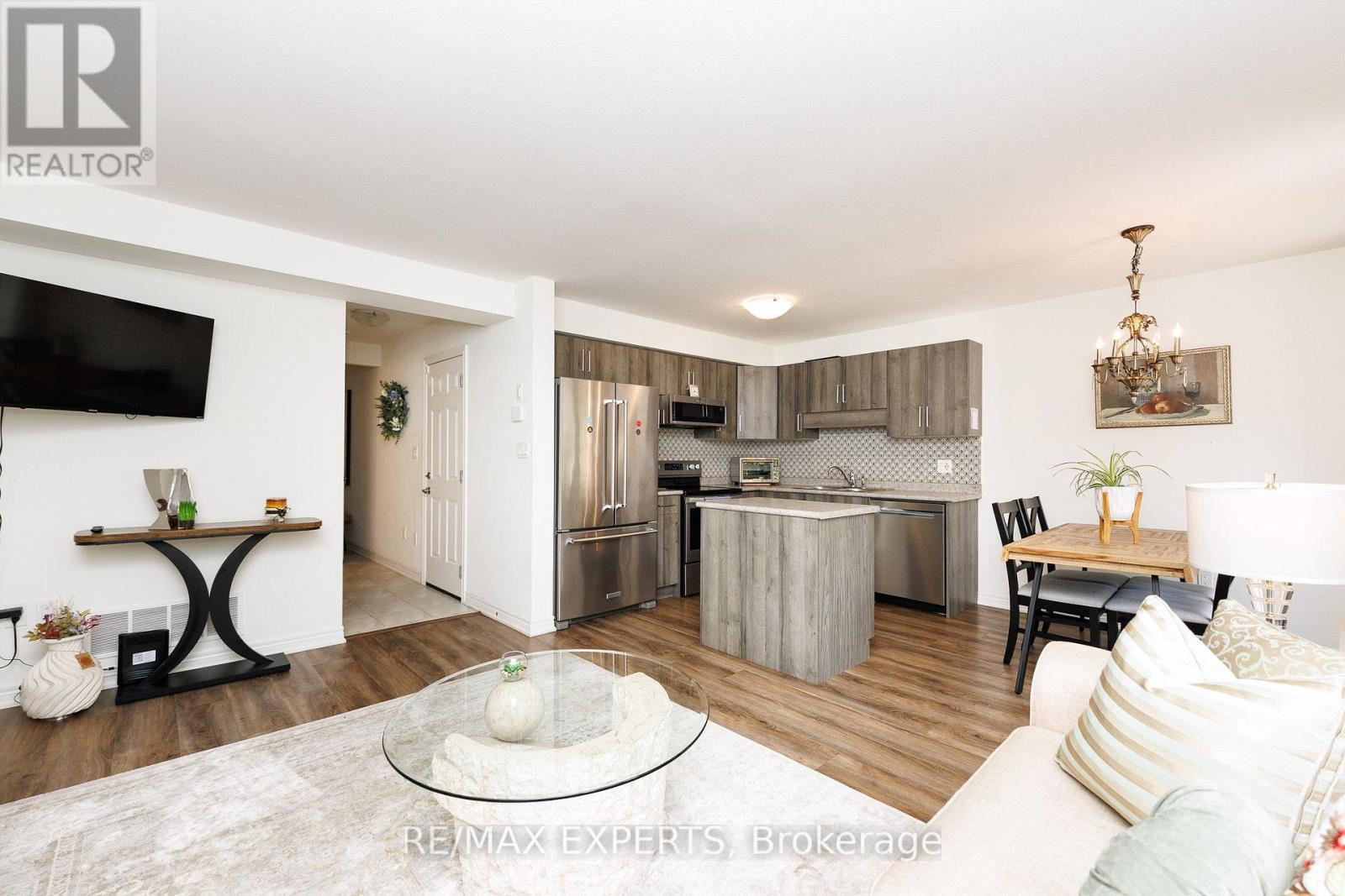 #7 340 PROSPECT POINT ROAD N - 10