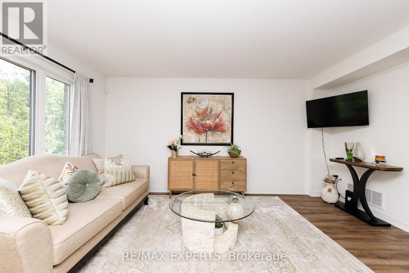 #7 340 PROSPECT POINT ROAD N - 12