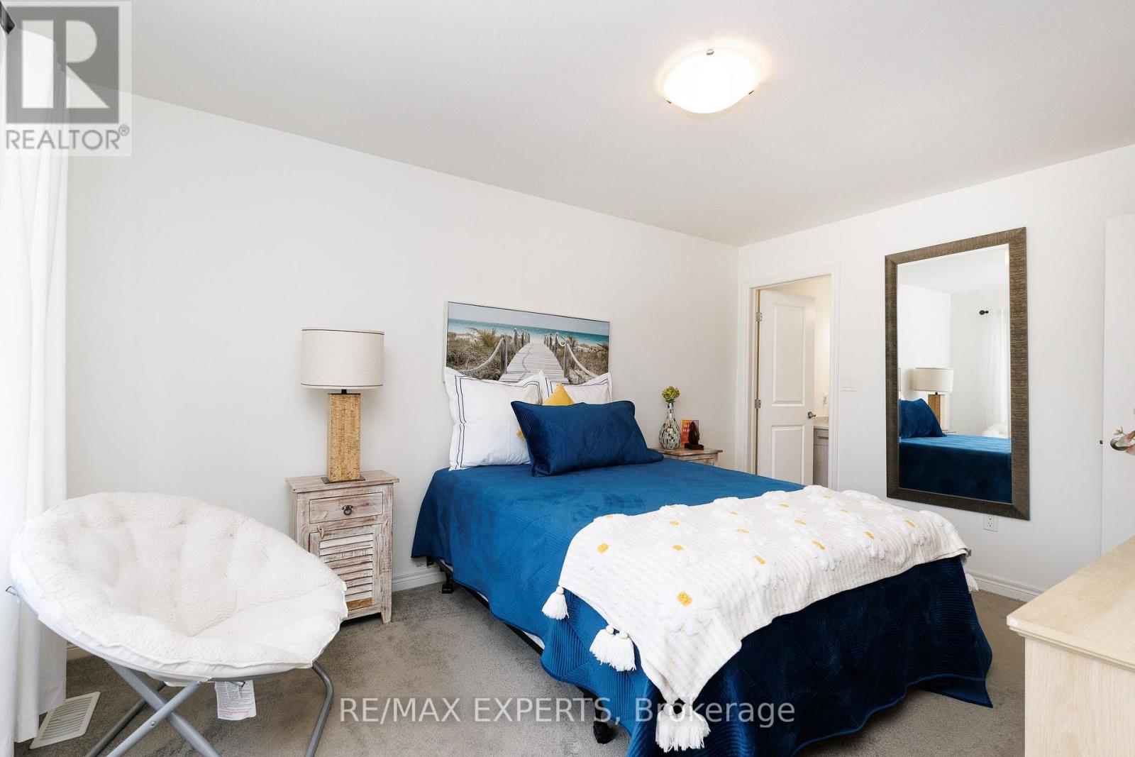 #7 340 PROSPECT POINT ROAD N - 16