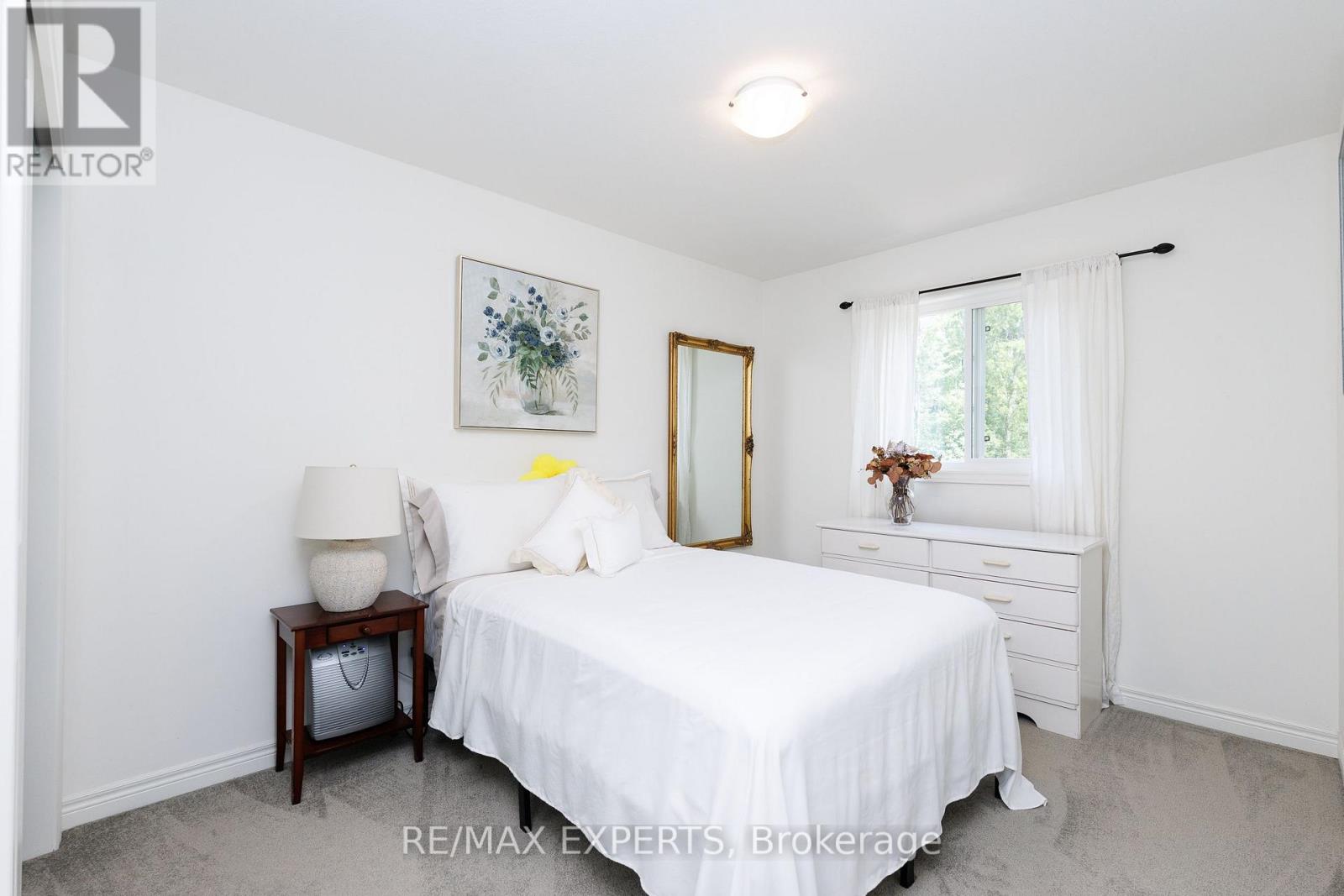 #7 340 PROSPECT POINT ROAD N - 19
