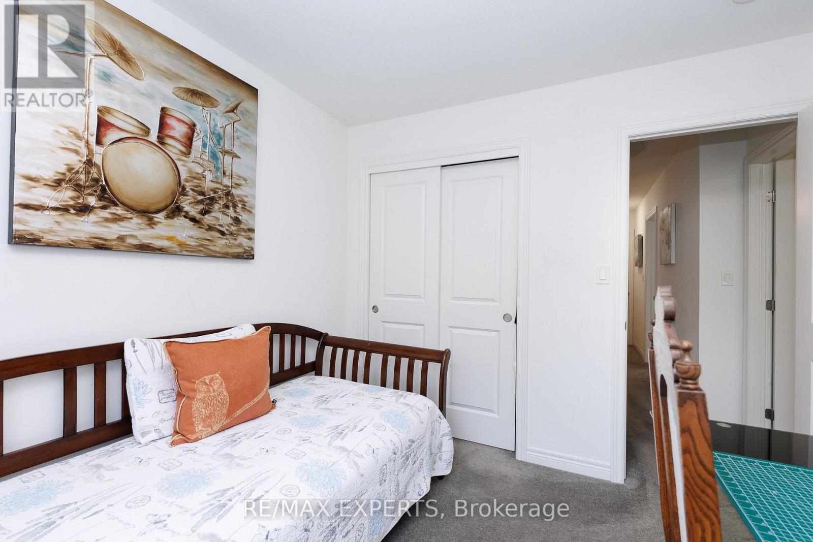 #7 340 PROSPECT POINT ROAD N - 22