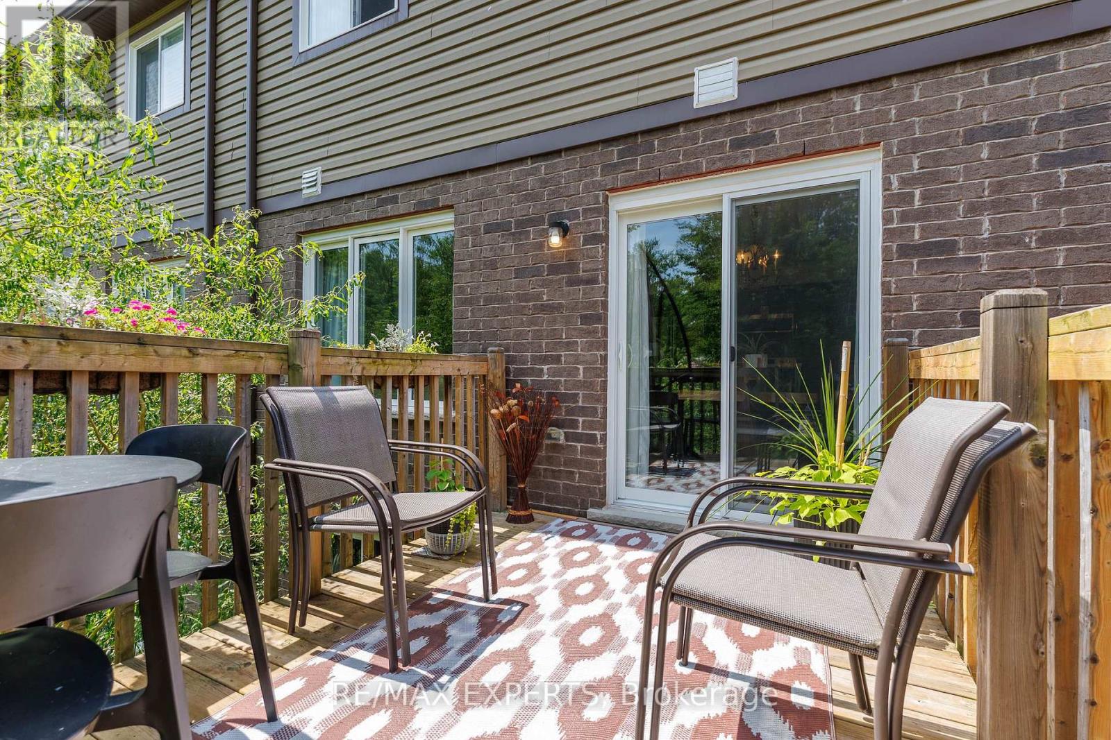 #7 340 PROSPECT POINT ROAD N - 31