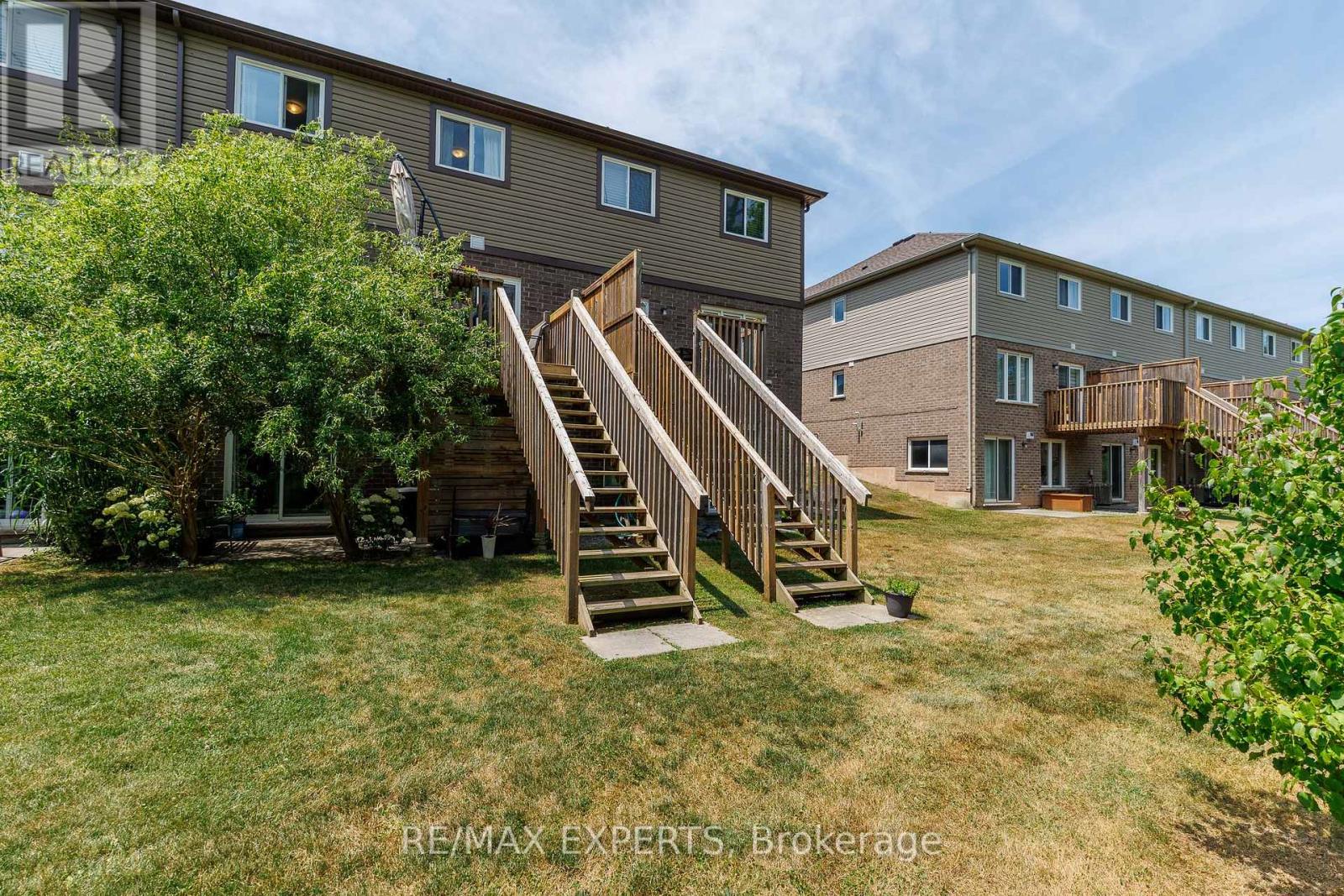 #7 340 PROSPECT POINT ROAD N - 34