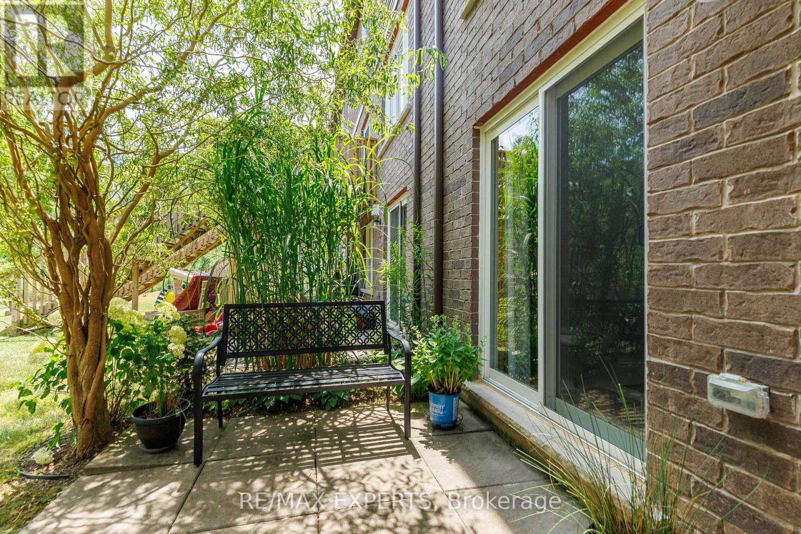 #7 340 PROSPECT POINT ROAD N - 36