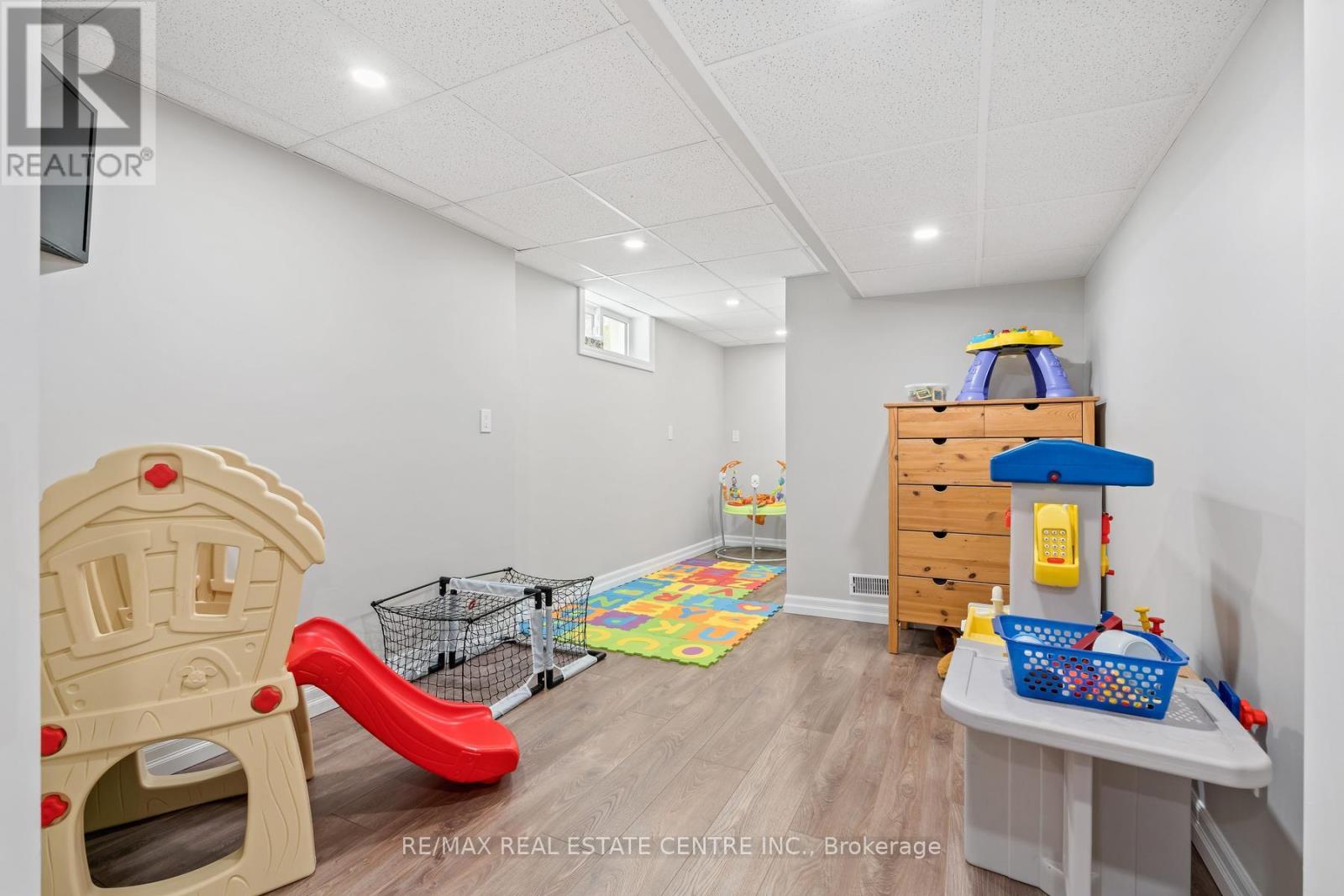 42 RIDGEWAY AVENUE - 26