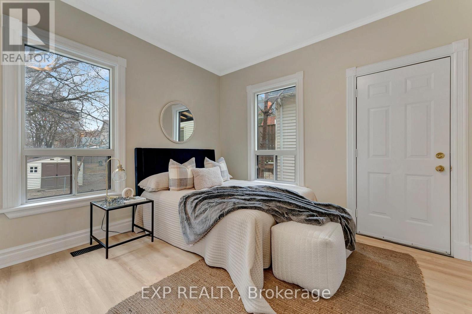 142 SANFORD AVENUE N - 21