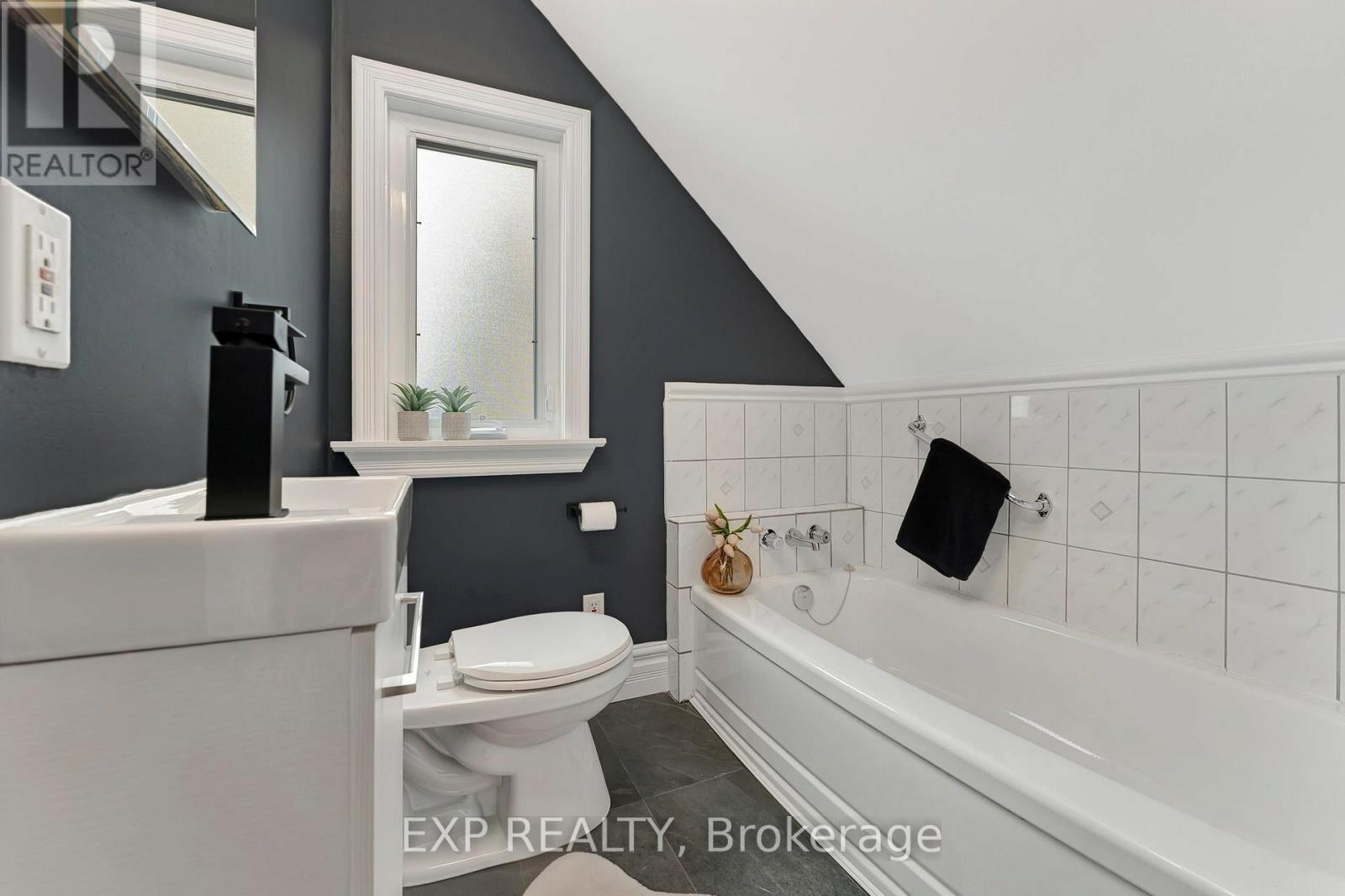 142 SANFORD AVENUE N - 28