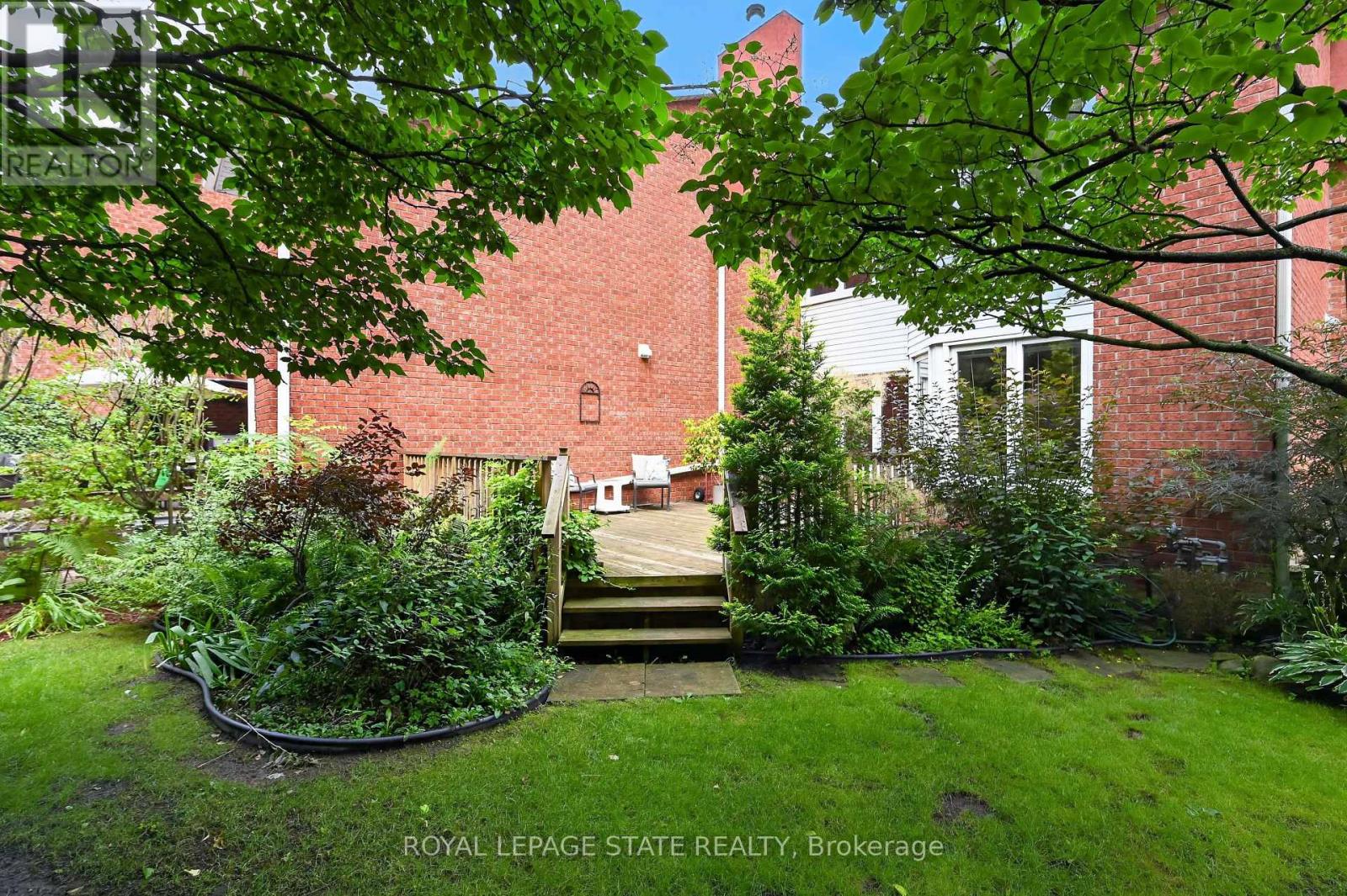 #11 151 MCNIVEN ROAD - 44