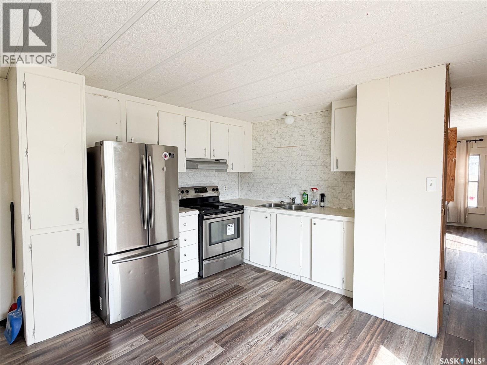56 Clark CRESCENT - 7