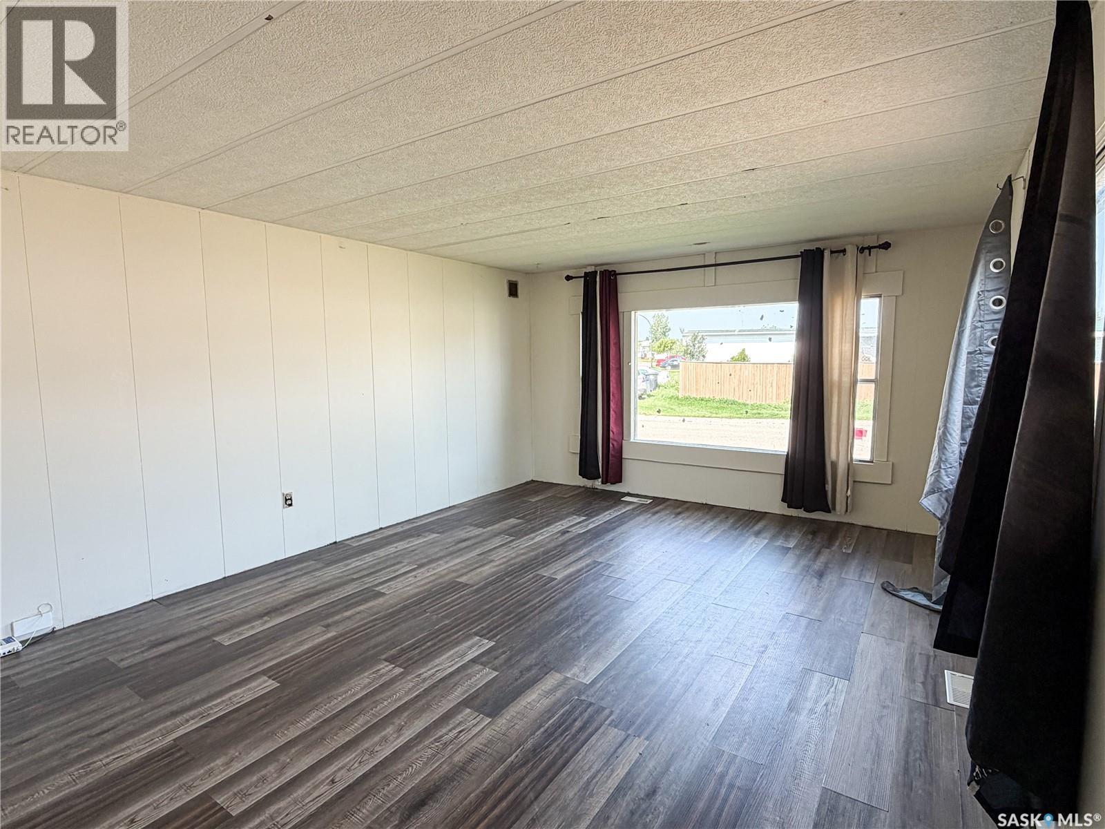 56 Clark CRESCENT, Meadow Lake — photo 2