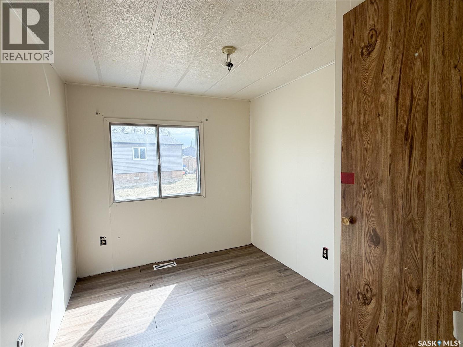 56 Clark CRESCENT - 10