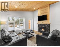 30 Takhini Meadows Drive, Whitehorse North, YT Y1A7A2 Photo 8