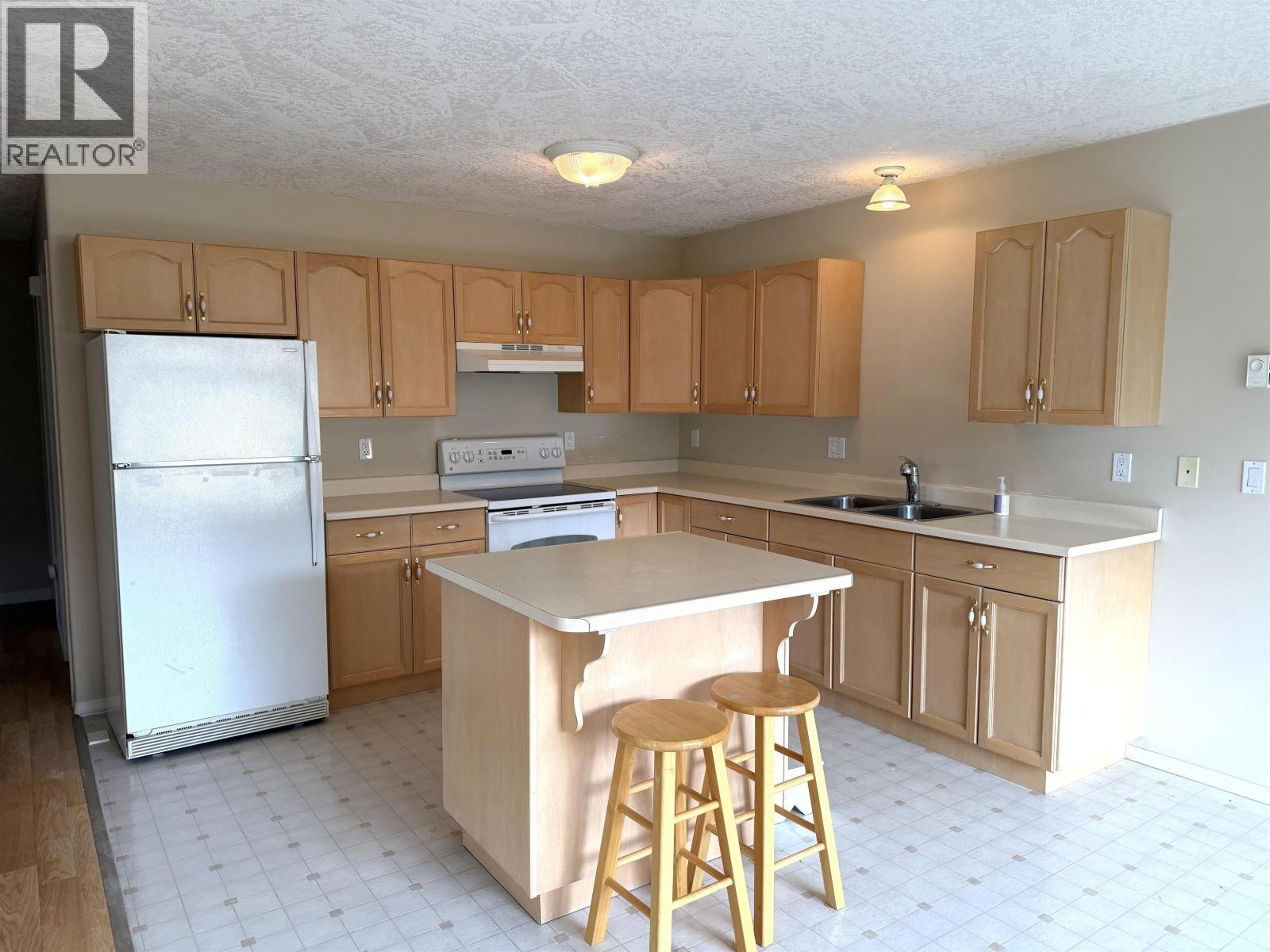 1 1686 MAIN STREET, Smithers