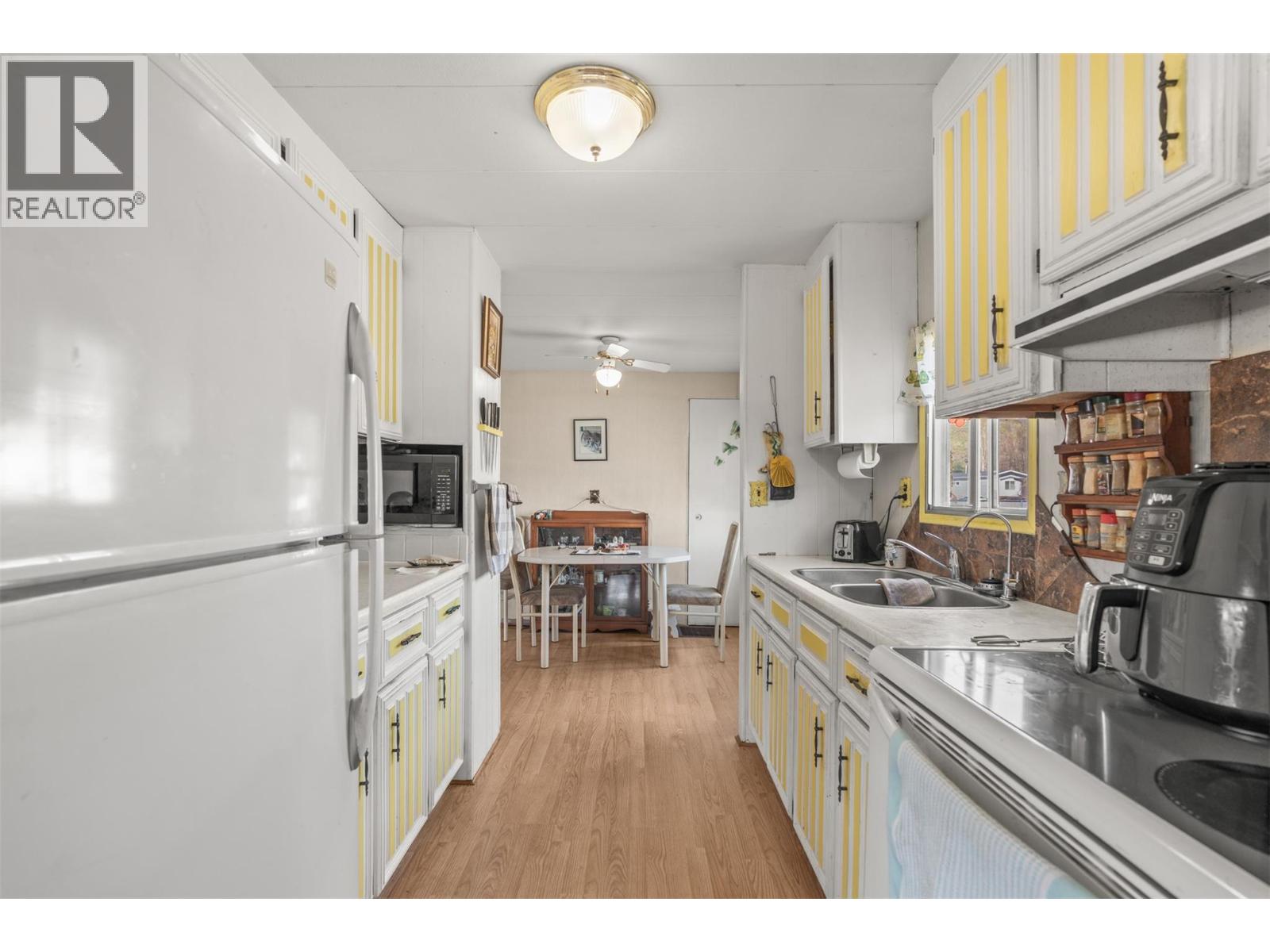 #36 2727 Lakeshore Road - 10