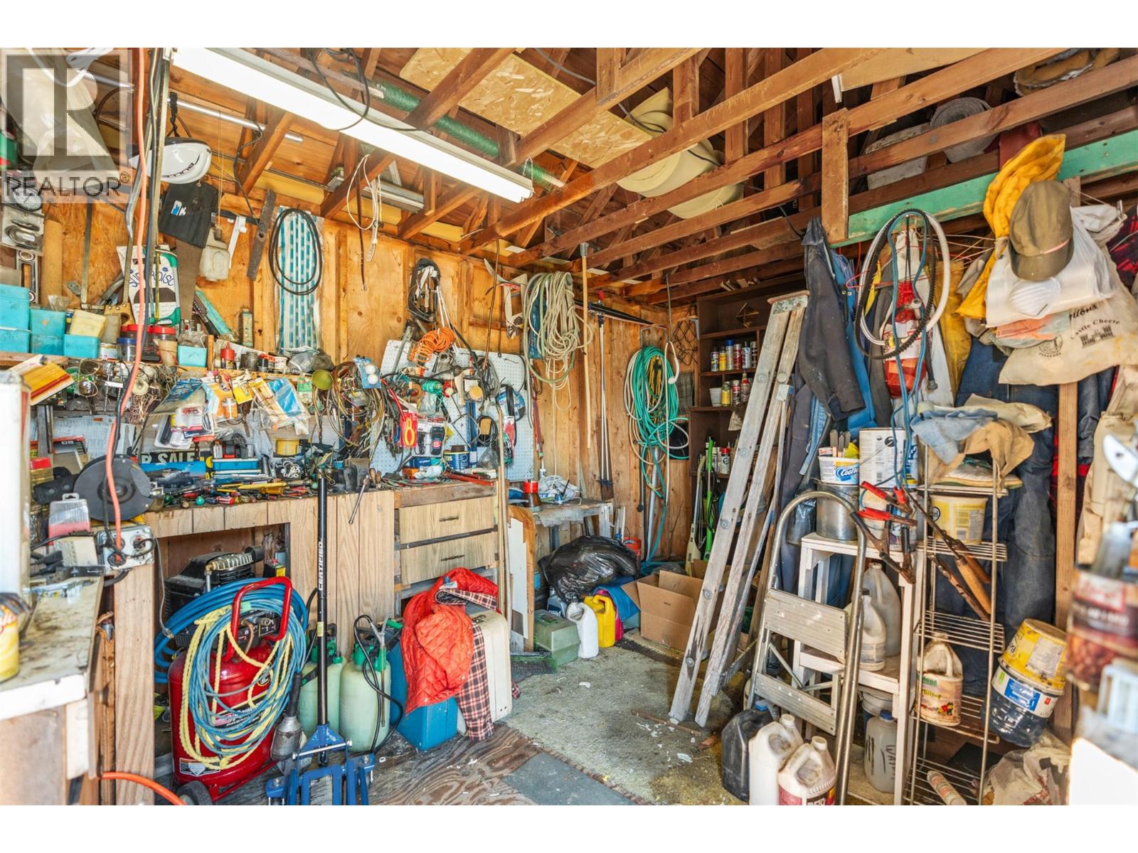 #36 2727 Lakeshore Road - 28