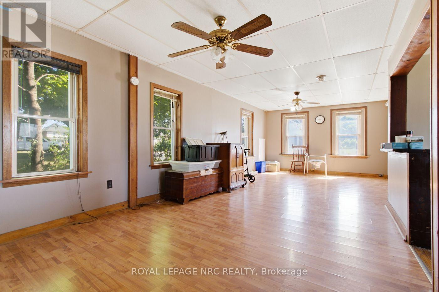 592 FIELDEN AVENUE - 11