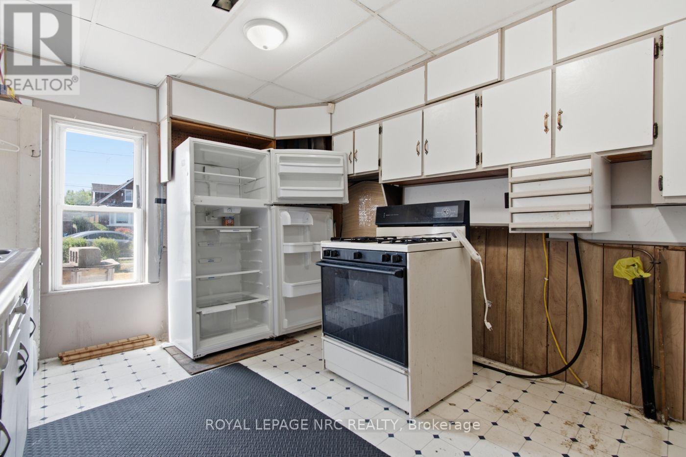 592 FIELDEN AVENUE - 12