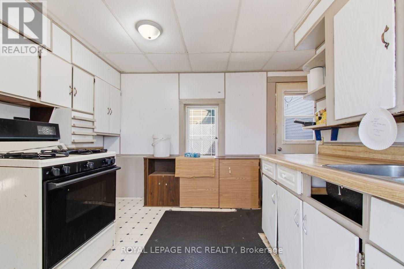 592 FIELDEN AVENUE - 13