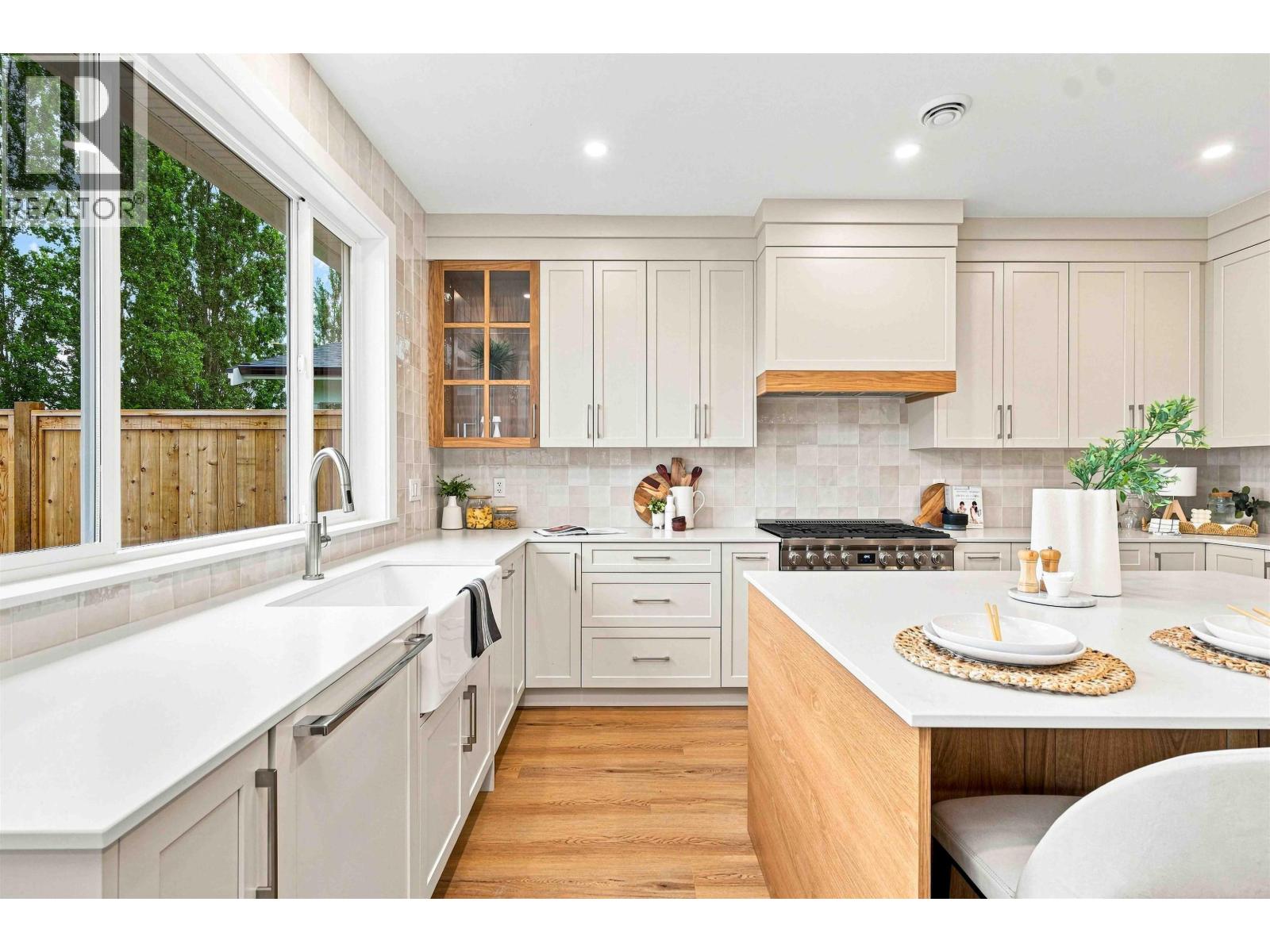 5841 48A Avenue, Ladner