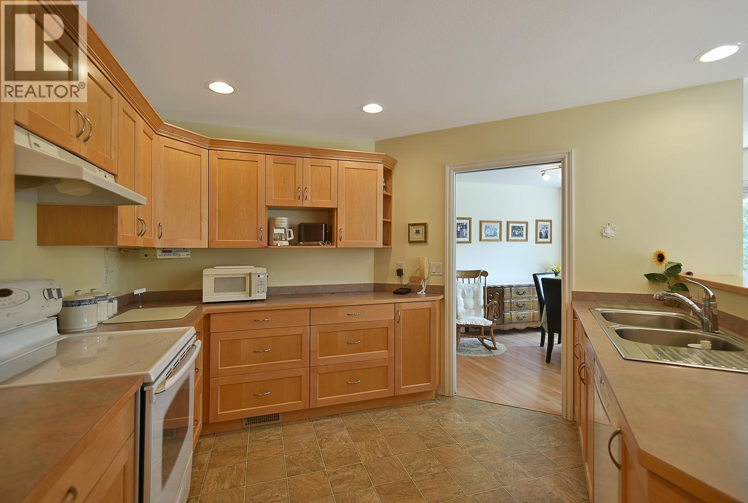 6317 SAMRON ROAD, Sechelt