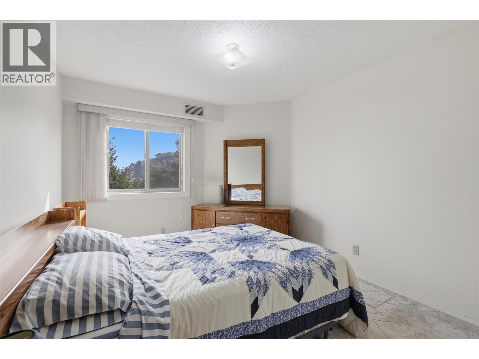 #348 1560 Summit Drive - 10