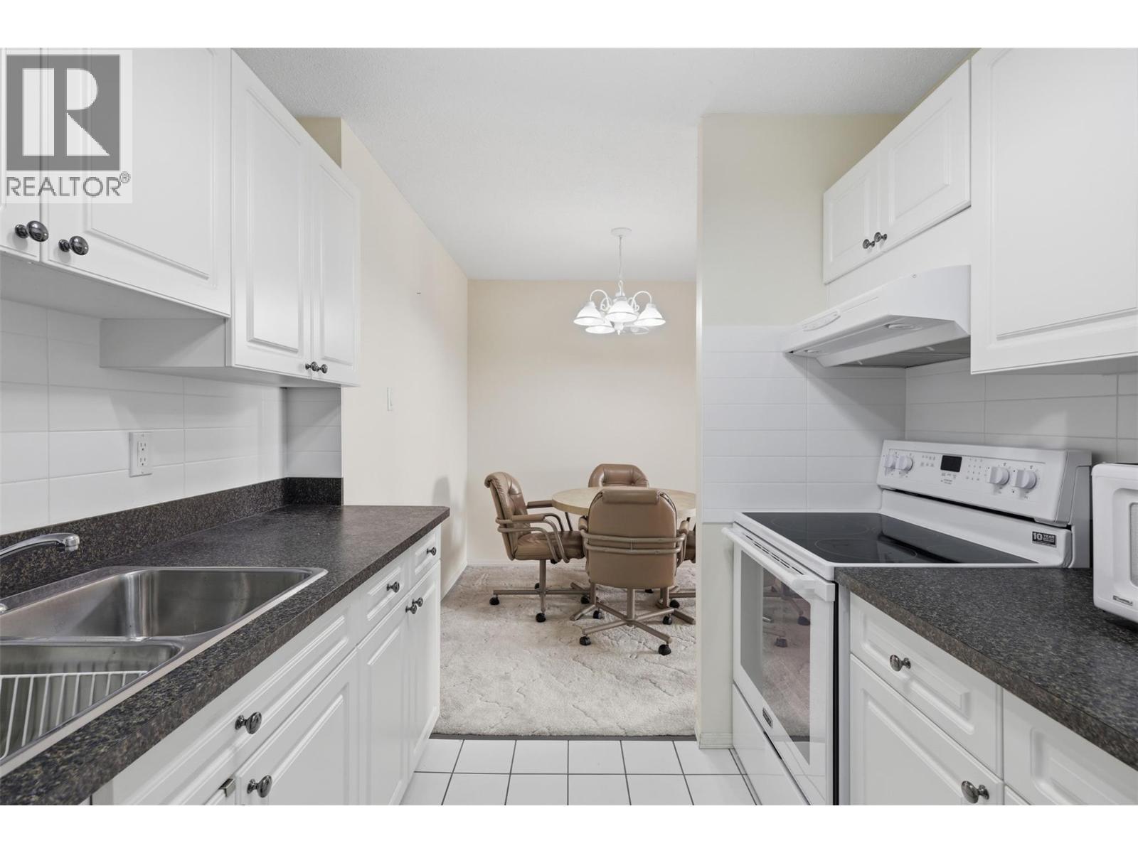 #348 1560 Summit Drive - 5