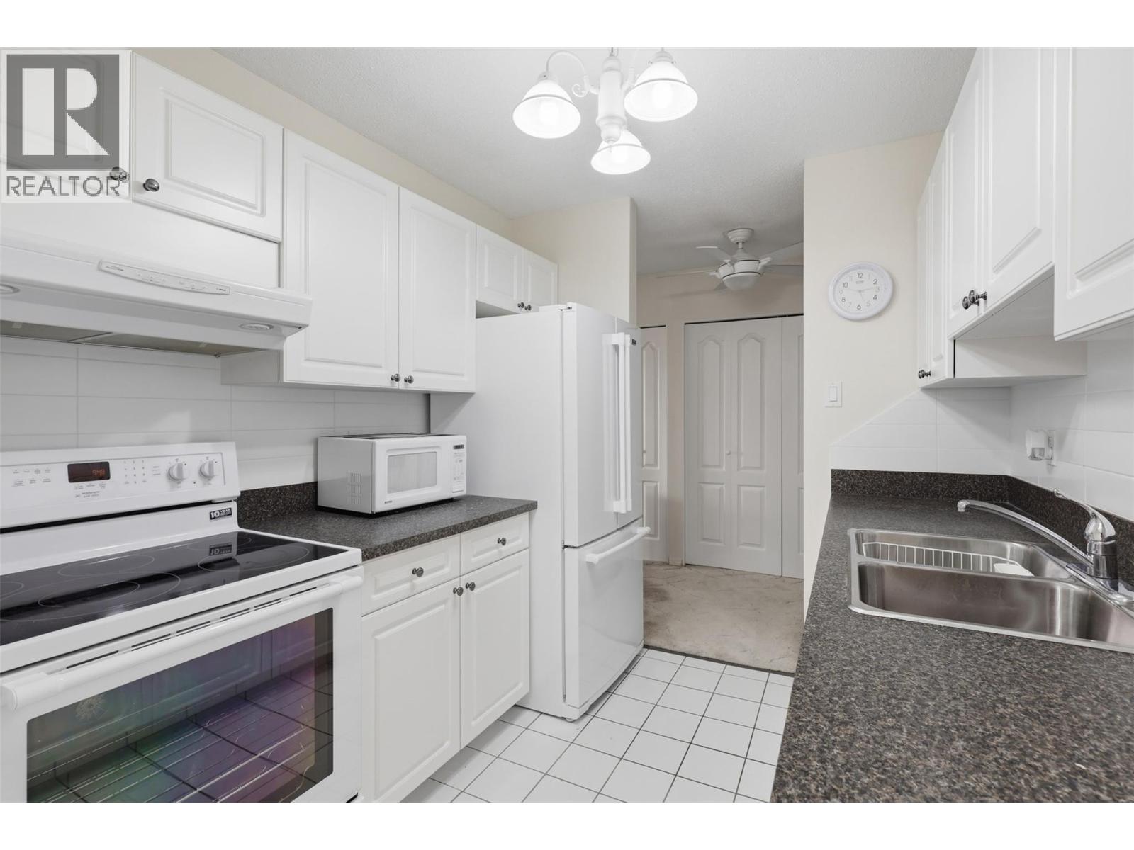 #348 1560 Summit Drive - 6