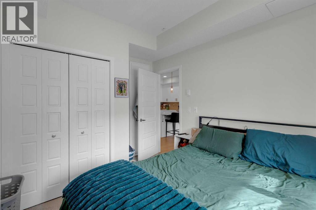 #2106 33 Carringham Gate NW - 21