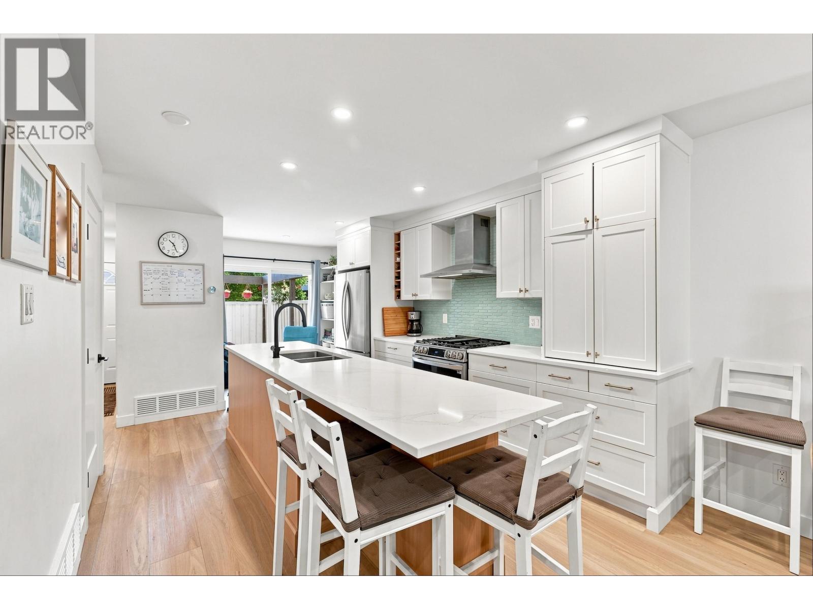 5 3046 COAST MERIDIAN ROAD — photo 5