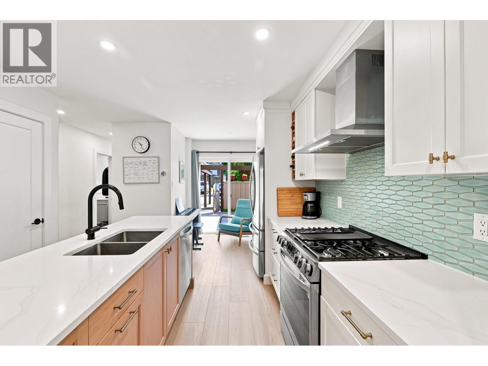 5 3046 COAST MERIDIAN ROAD — photo 3