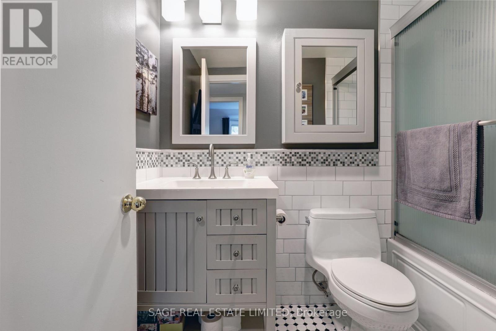 #301 60 KIPPENDAVIE AVENUE - 20
