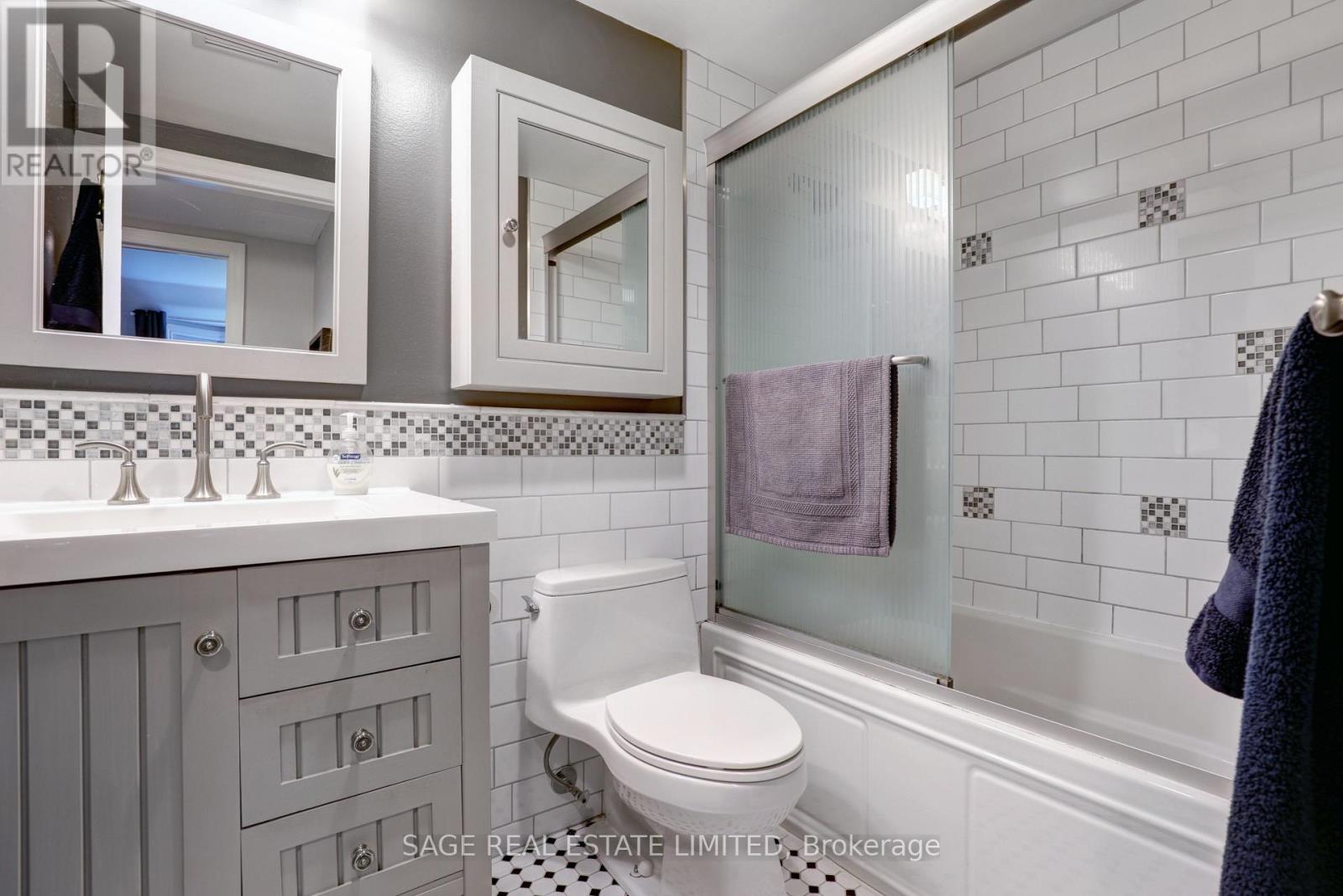 #301 60 KIPPENDAVIE AVENUE - 21