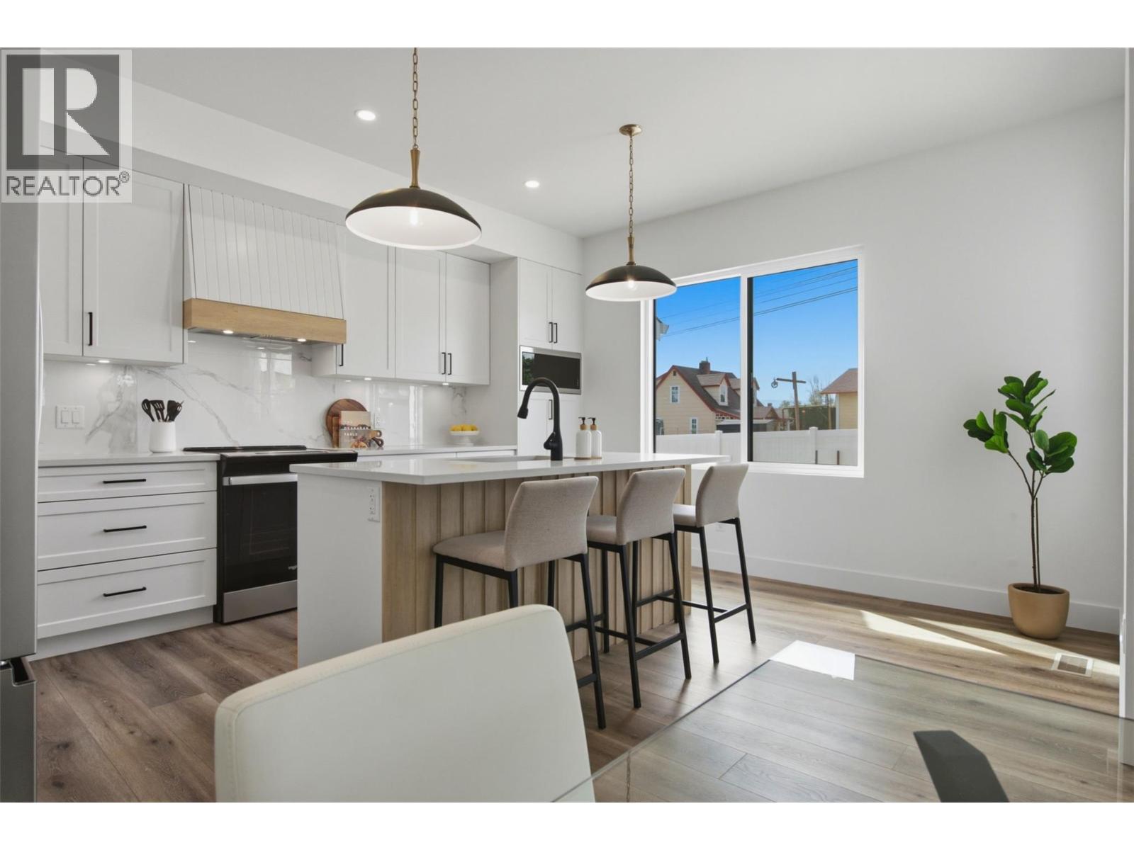 8 11565 Okanagan Centre Road East, Lake Country