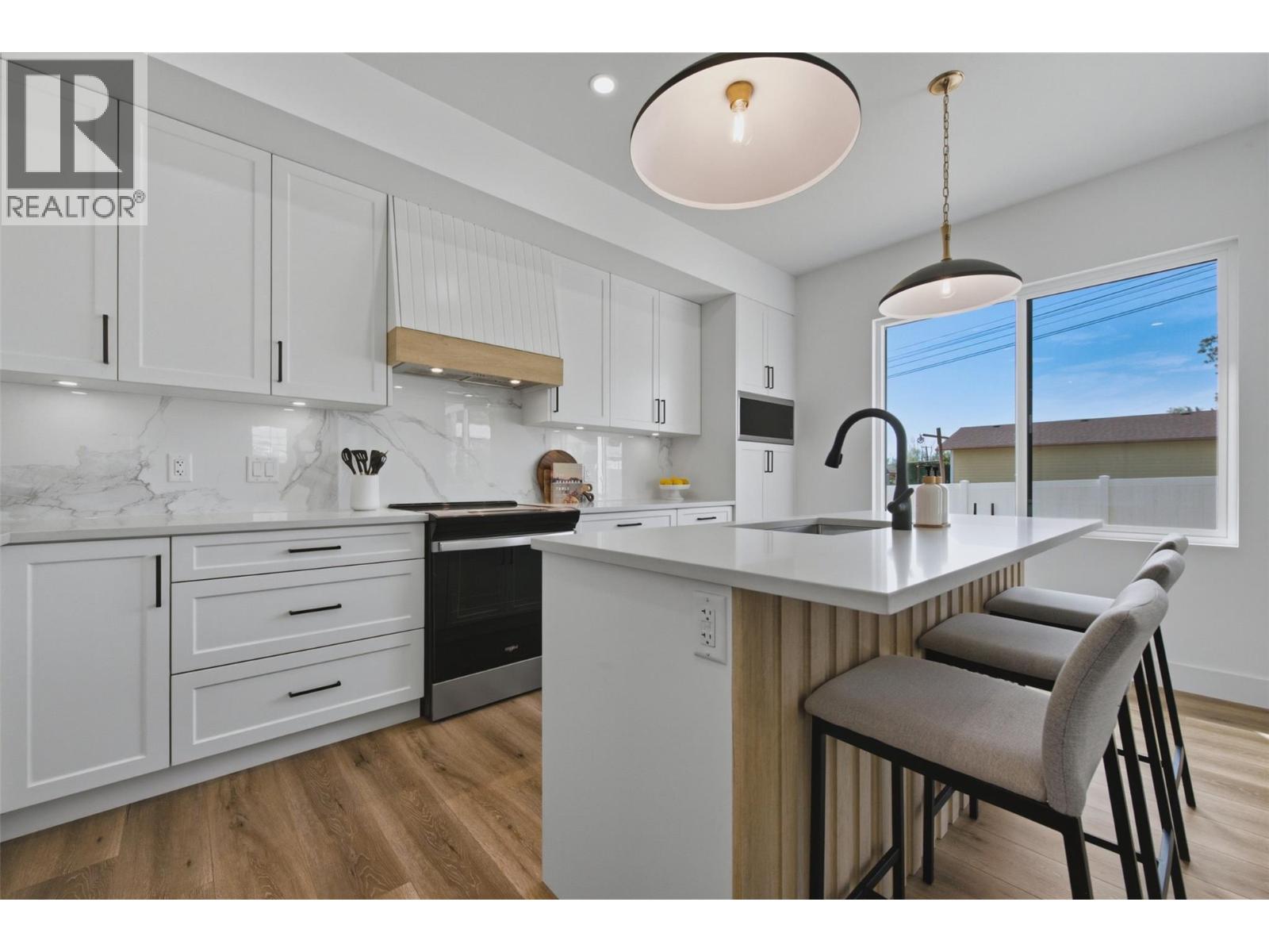 8 11565 Okanagan Centre Road East, Lake Country
