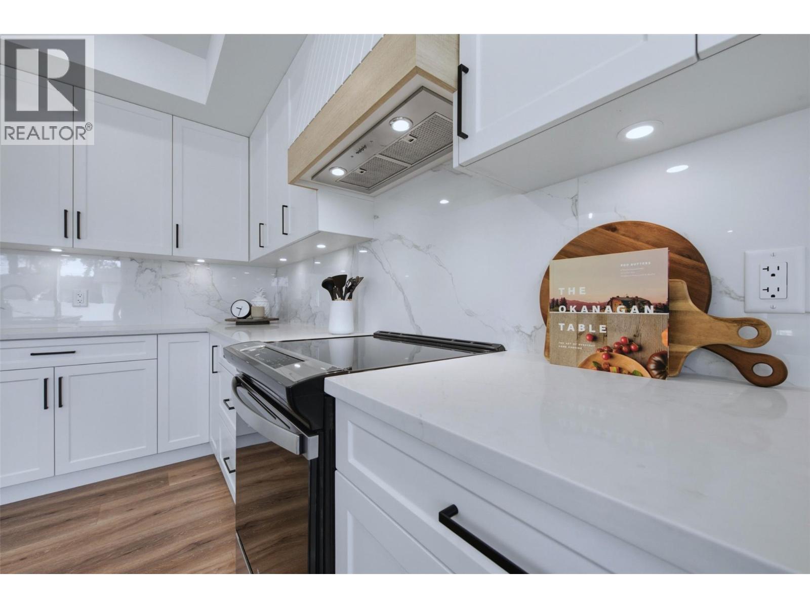 8 11565 Okanagan Centre Road East, Lake Country
