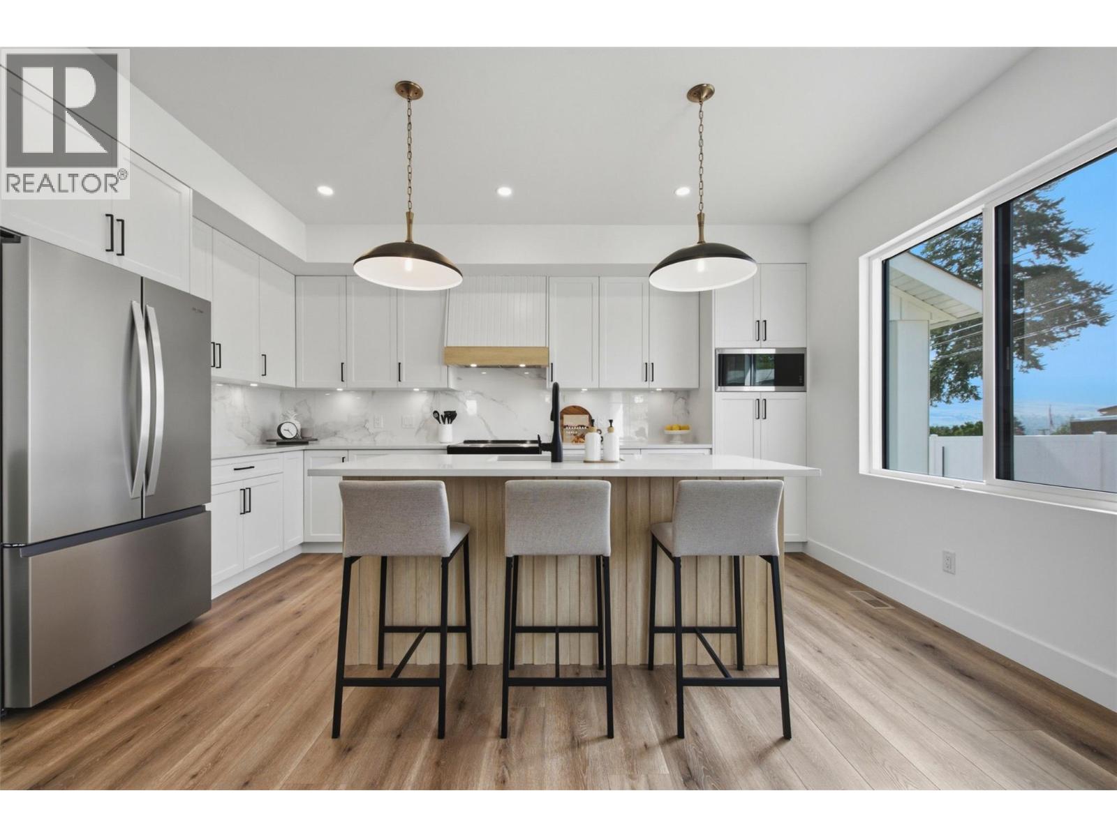 8 11565 Okanagan Centre Road East, Lake Country