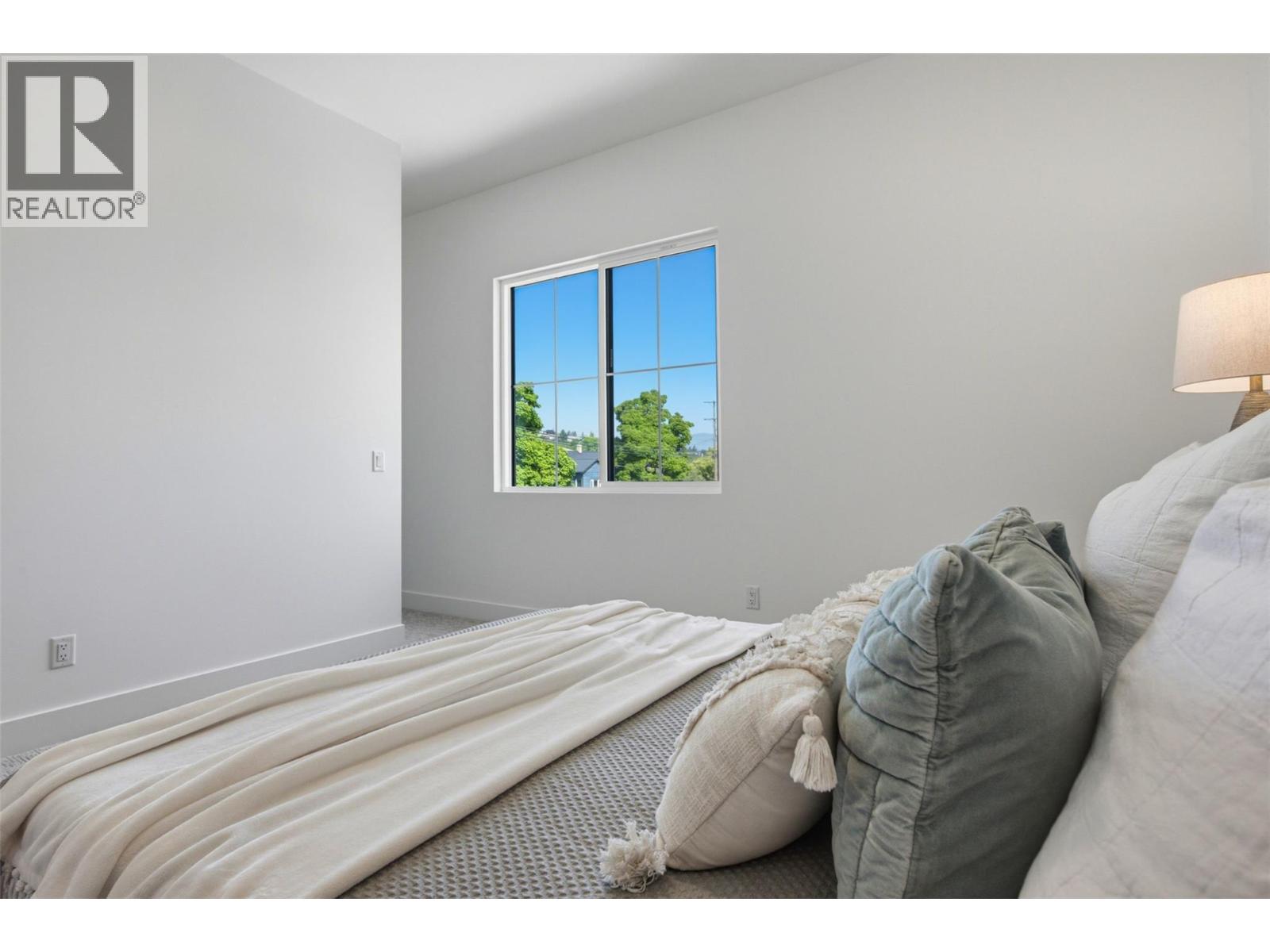 8 11565 Okanagan Centre Road East, Lake Country