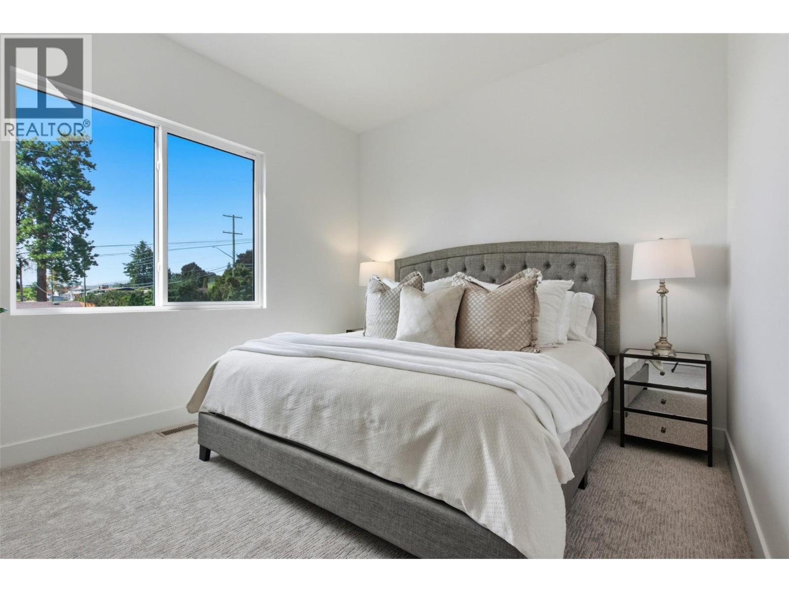 8 11565 Okanagan Centre Road East, Lake Country