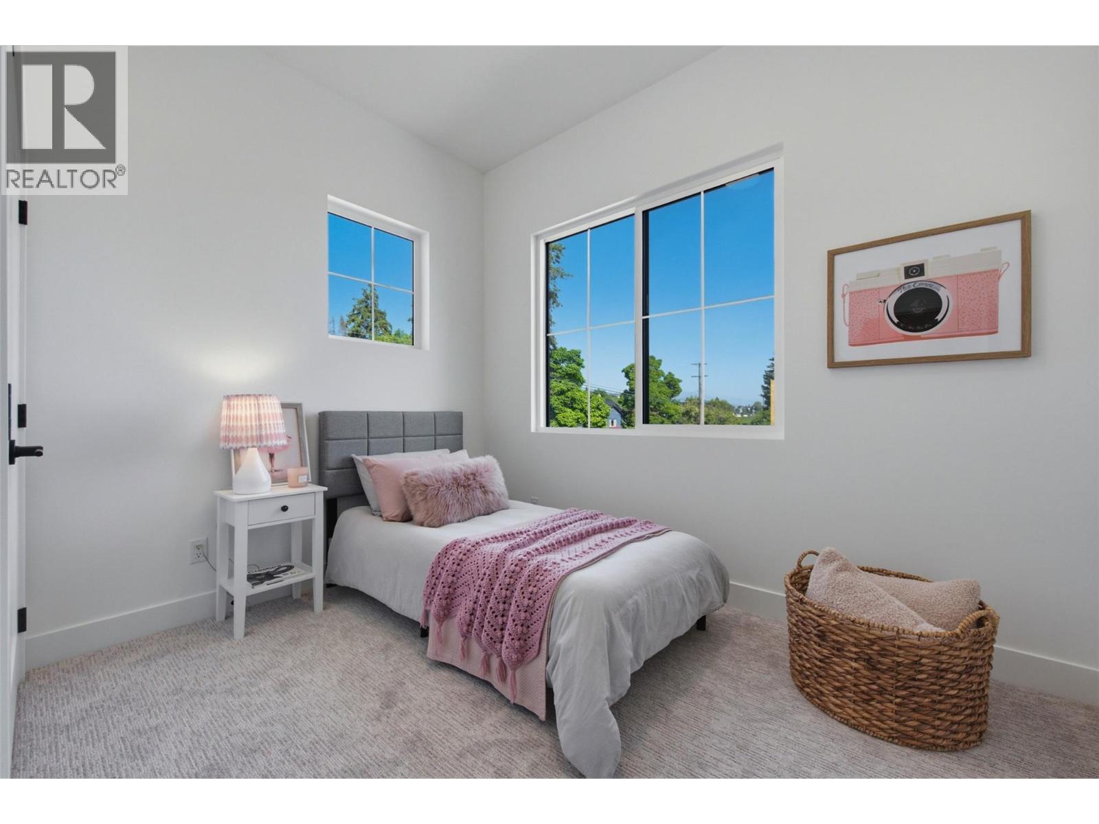 8 11565 Okanagan Centre Road East, Lake Country